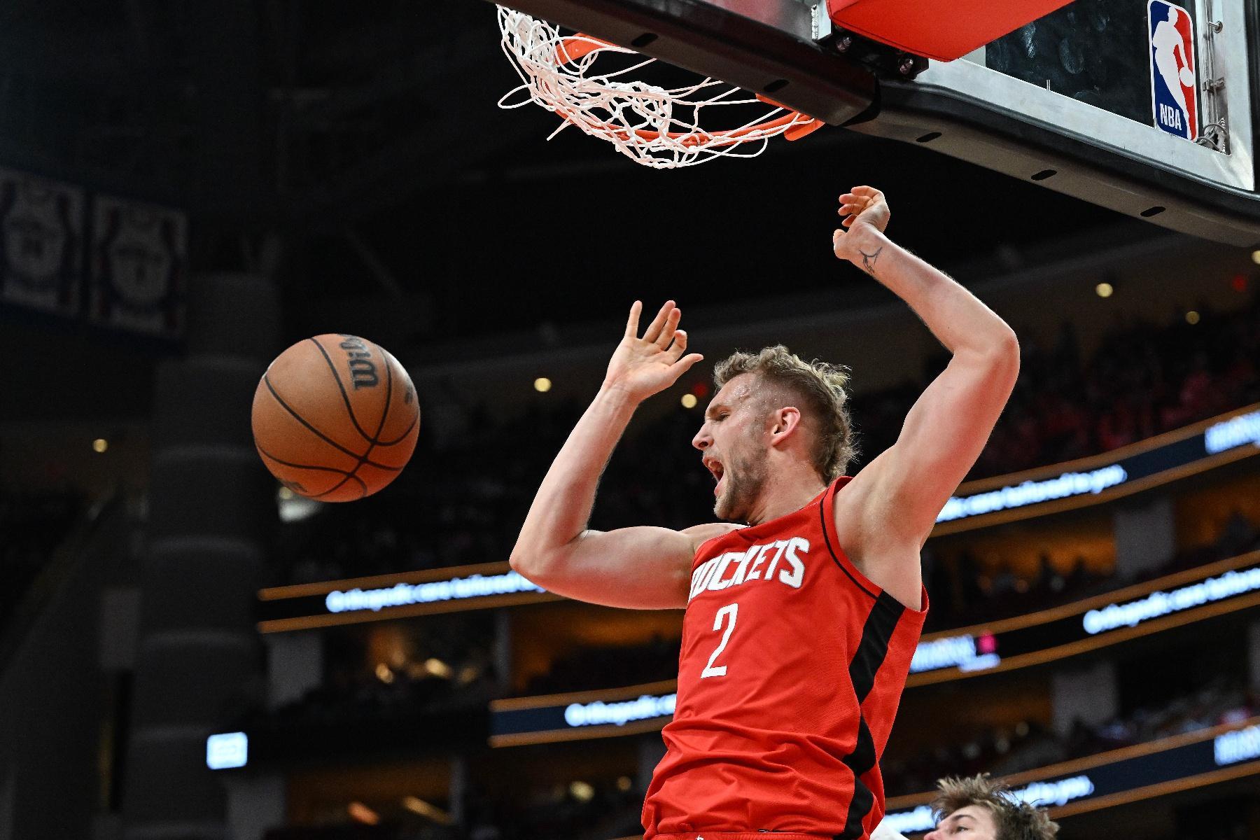 英雄联盟-包含欧超杯赛前走向成谜，休斯敦火箭主帅复盘，底气十足，年轻球员得到机会的词条