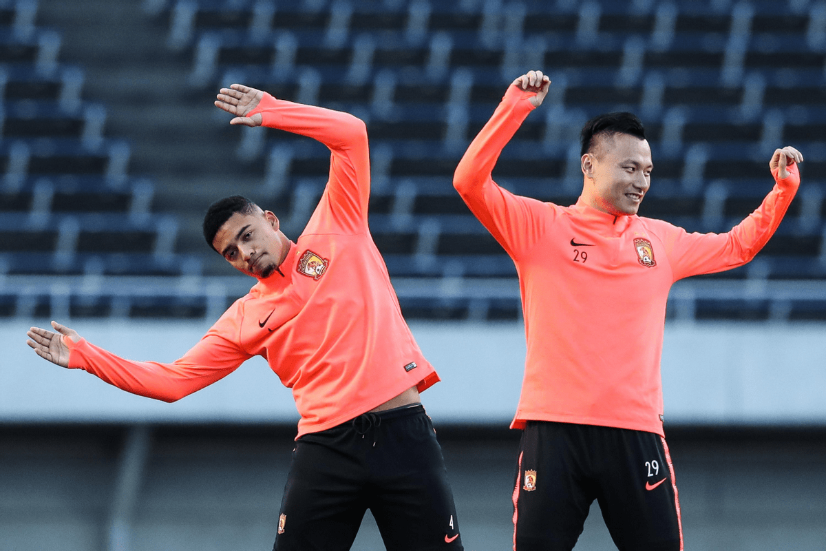 英雄联盟S15全球赛-国际比赛日广州队临场应变——欧冠节点到来，更衣室稳定，资深球员宣示担当的简单介绍